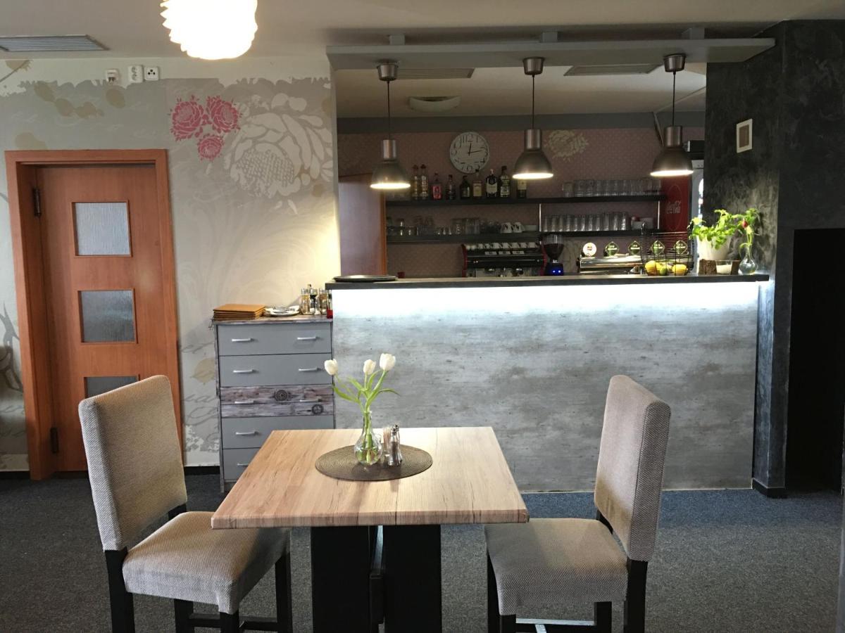 Restaurace A Penzion U Lesa Havířov Exterior foto